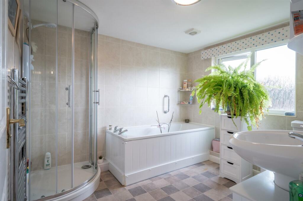 En-Suite Bathroom