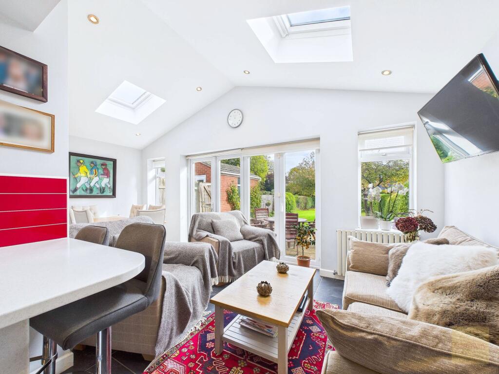 Living / Dining Area