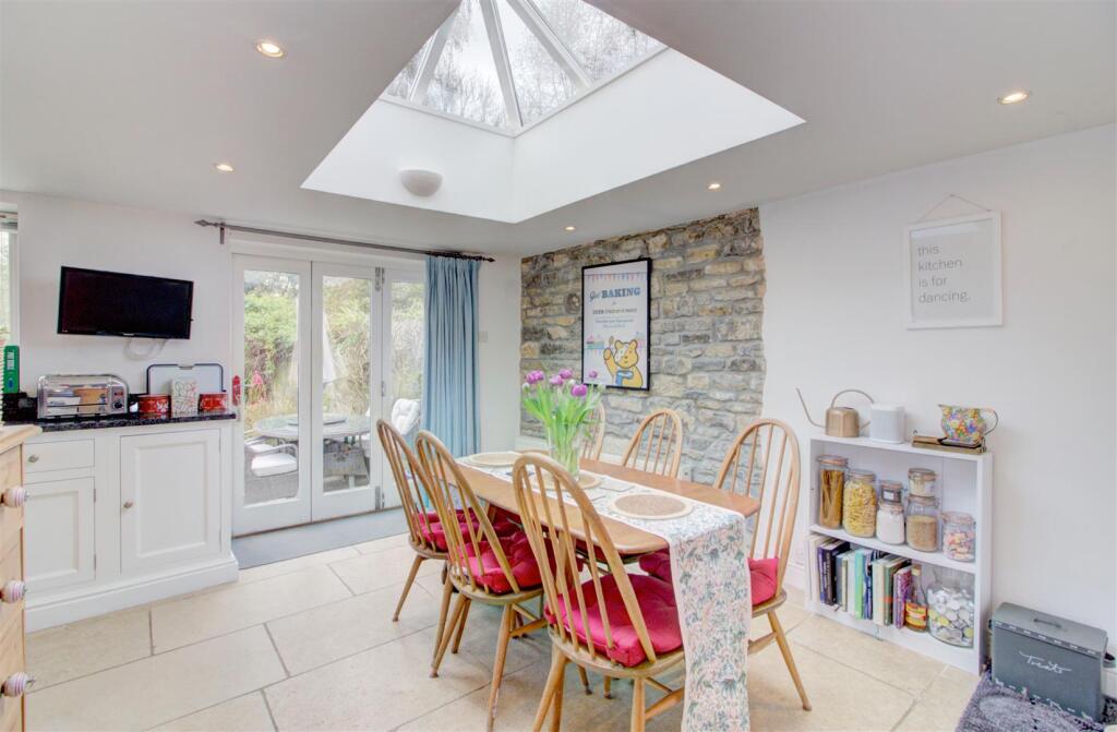Kitchen/dining