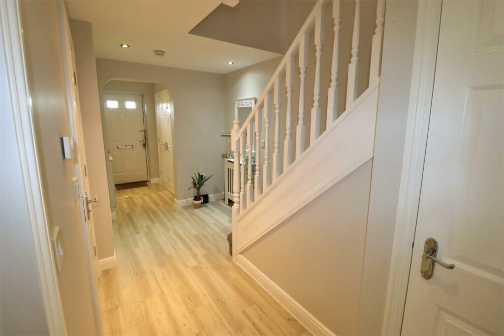 Hallway (1).JPG