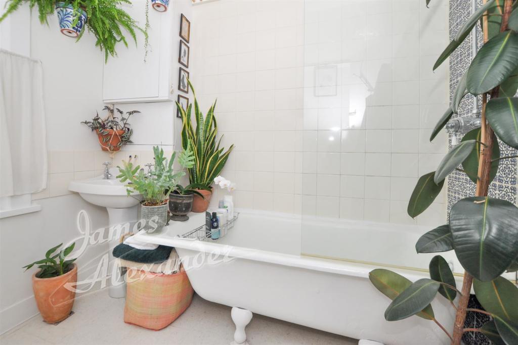 Bathroom (alt view)