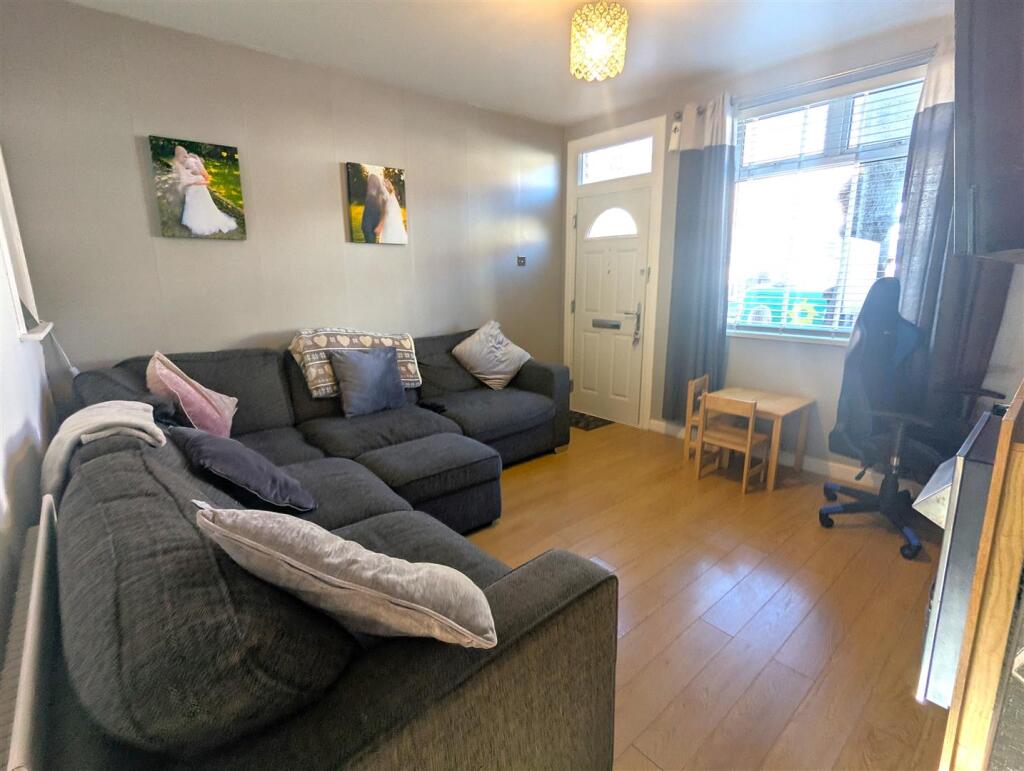 Living Room 2.jpg
