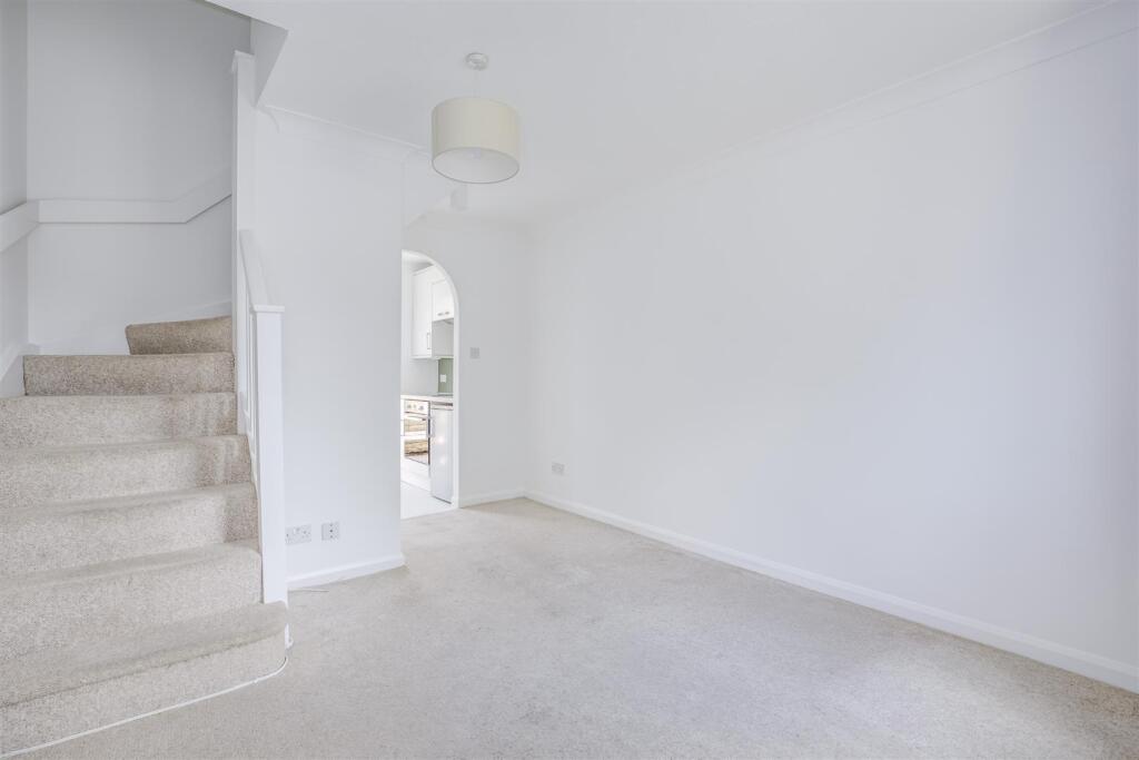 12 Old Coach Drive, HP11 1AS-10.jpg