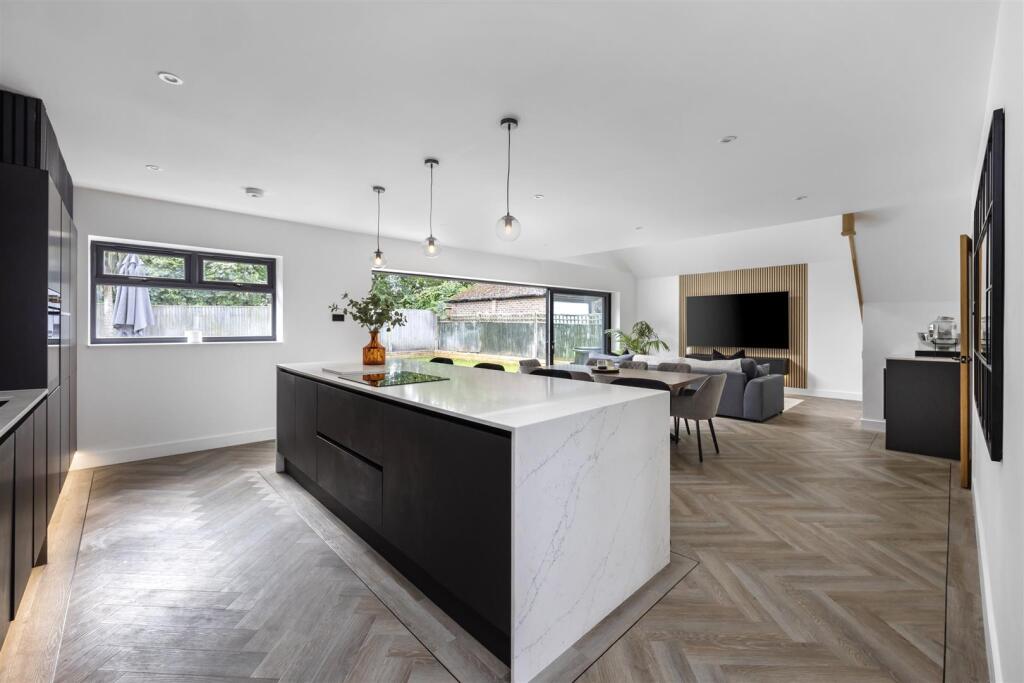 Aldsworth Avenue, 95-017.jpg