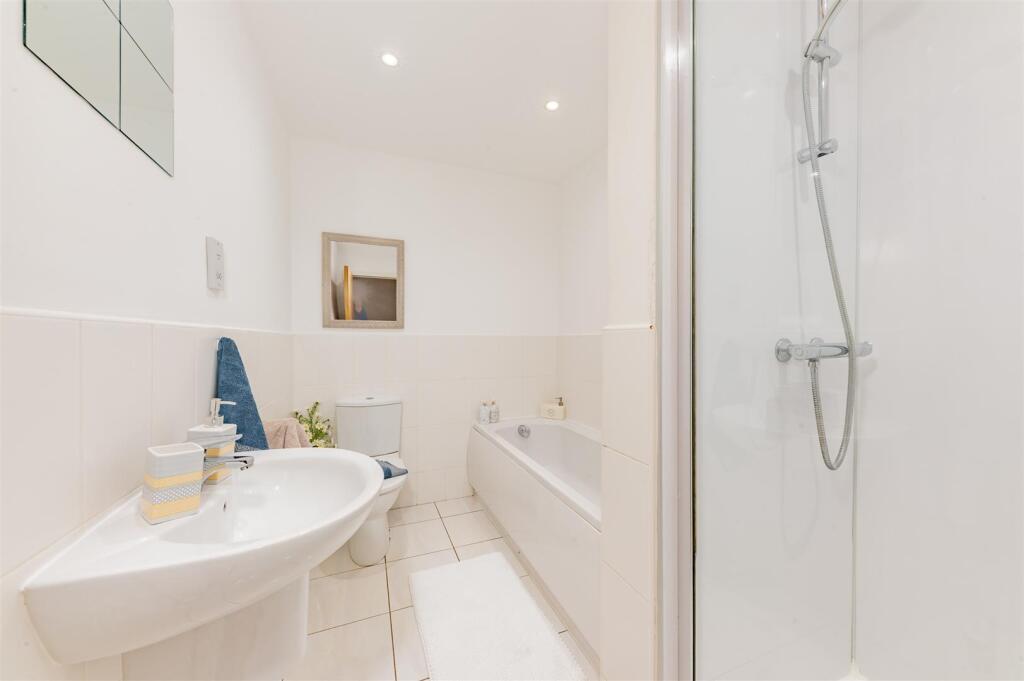 15 Dudhope Gardens Dundee-17.JPG