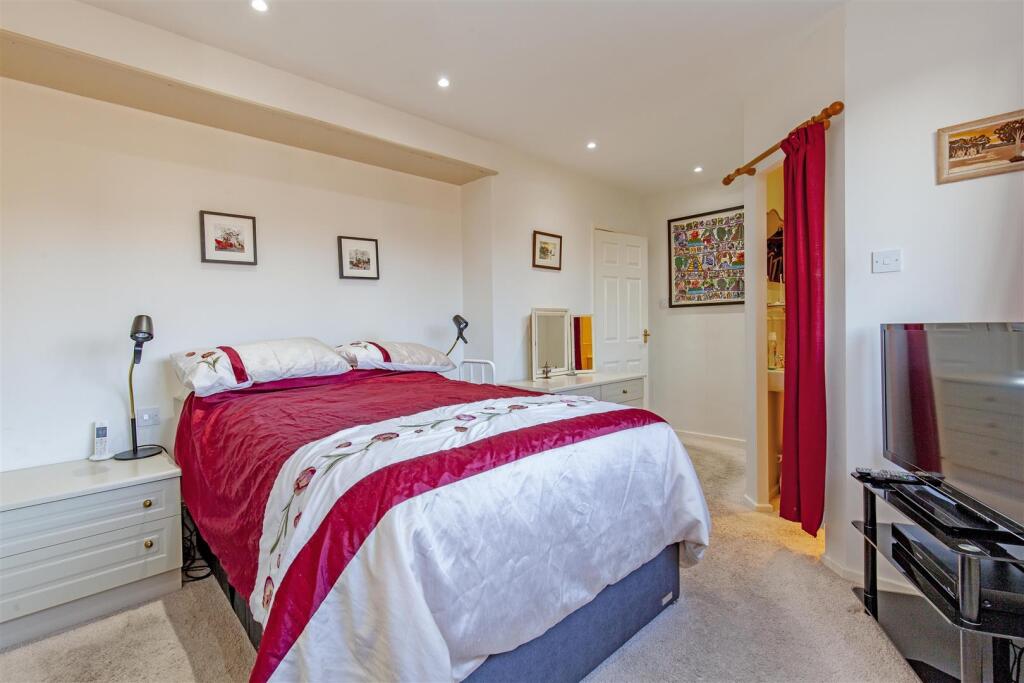 Bedroom 1-3.jpg