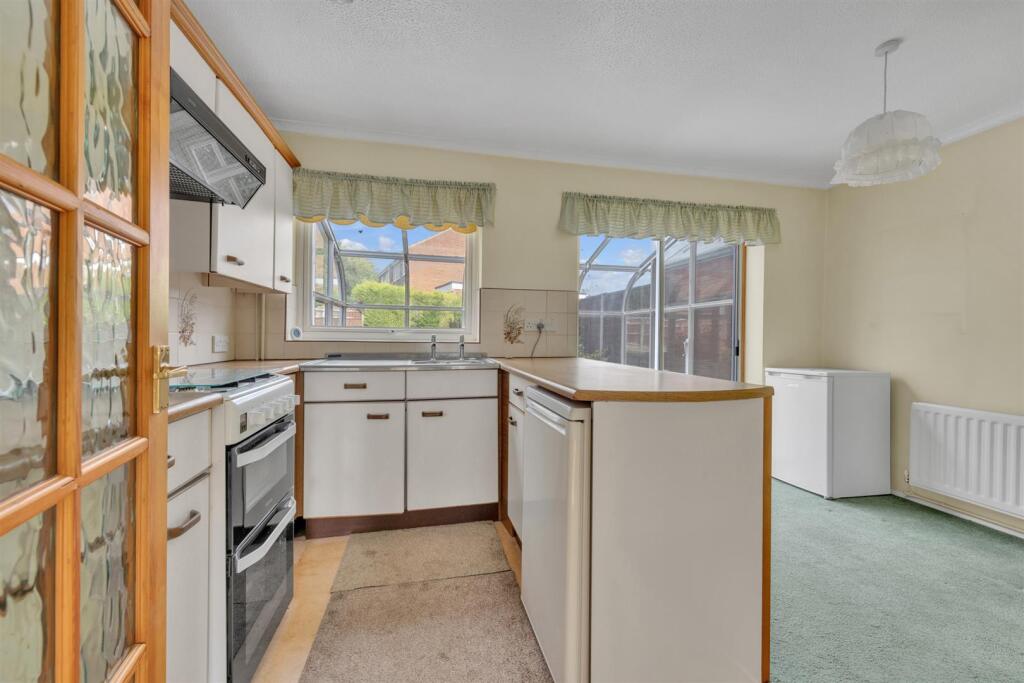 Kitchen/ Dining Room