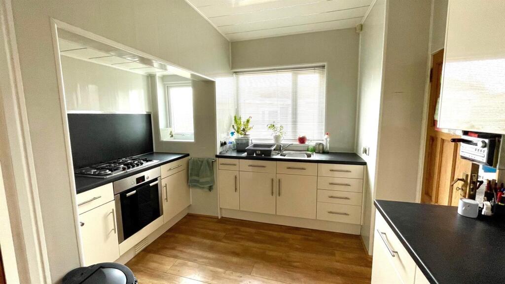 KITCHEN/BREAKFAST ROOM