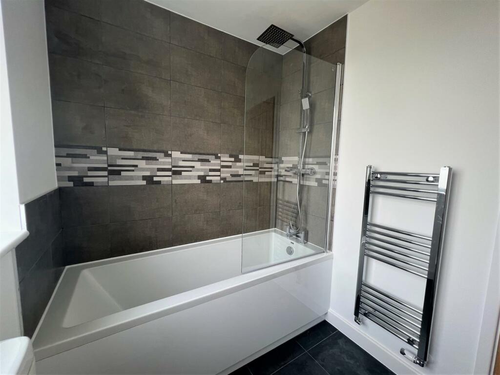 Bathroom 1.jpg