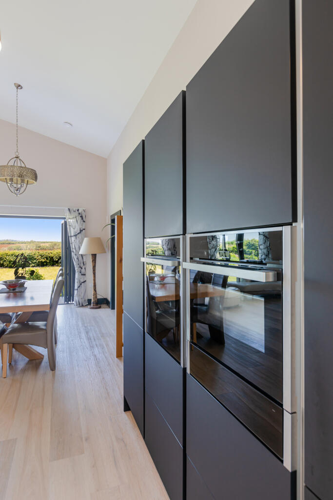 A21 - Brixton, Reeves House - 250618