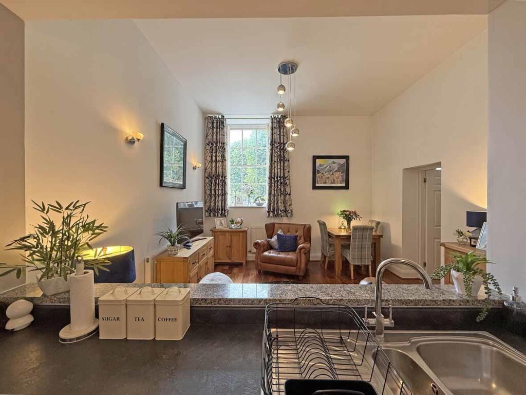 Evans Court - Living Room 6.jpg