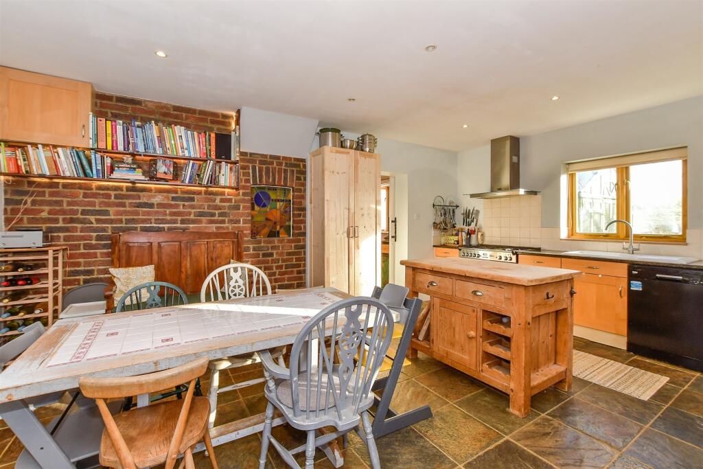 Kitchen/ Breakfast Room