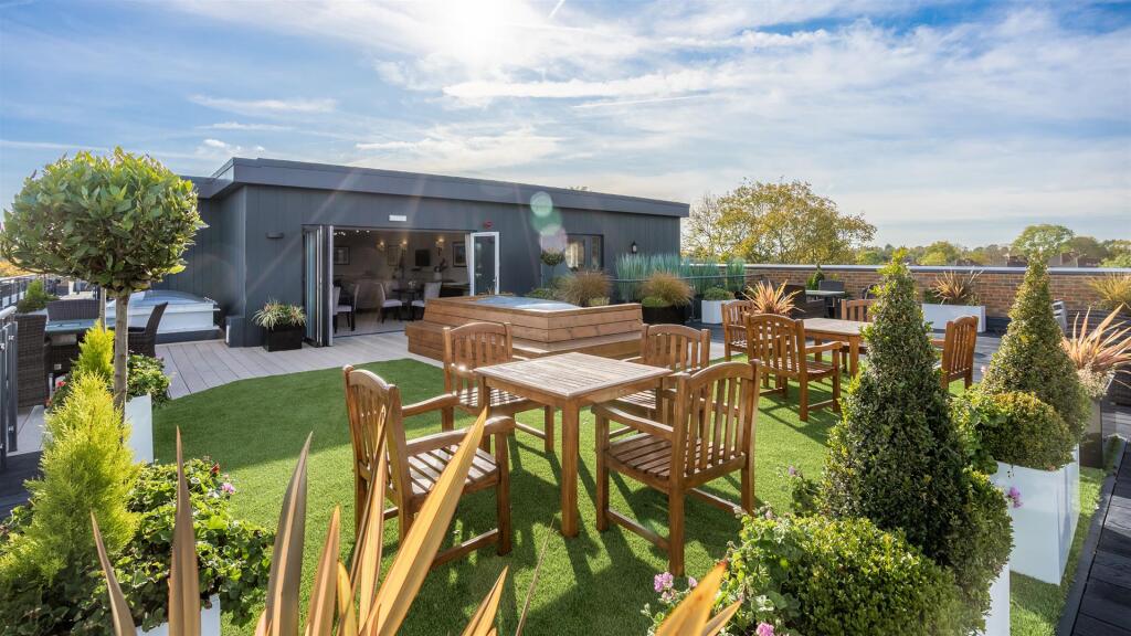 Roof Terrace seating.jpg