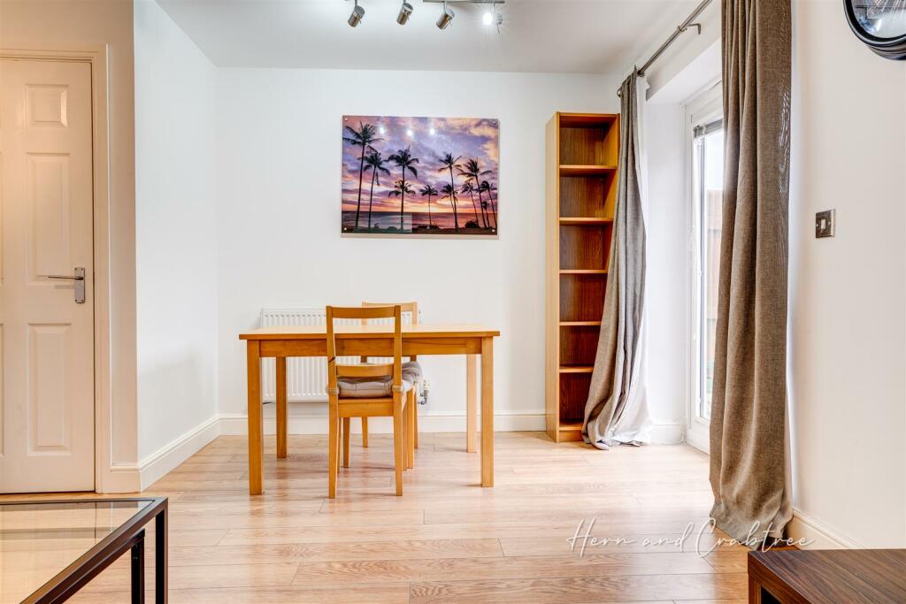 Mostyn Square, Llanishen, HernCrabtree (10).jpg