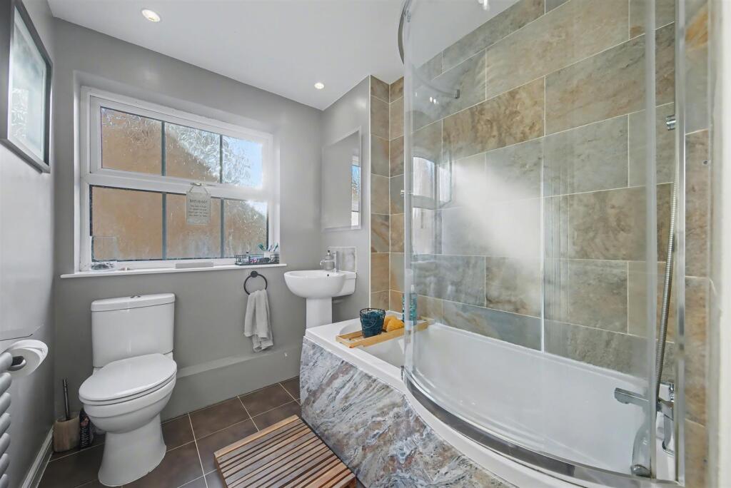 0239bathroom.jpeg