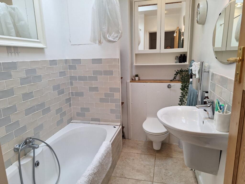 16FM BATHROOM