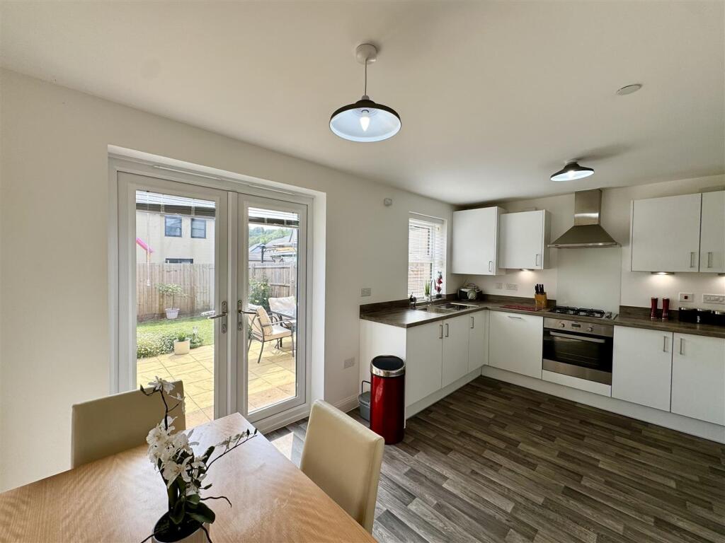 KITCHEN/BREAKFAST ROOM