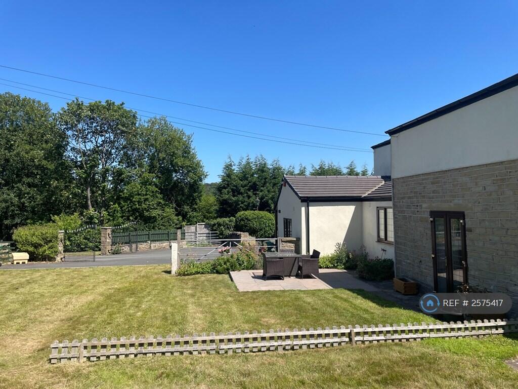 Patio Sitting Area Accessible From Kitchen 