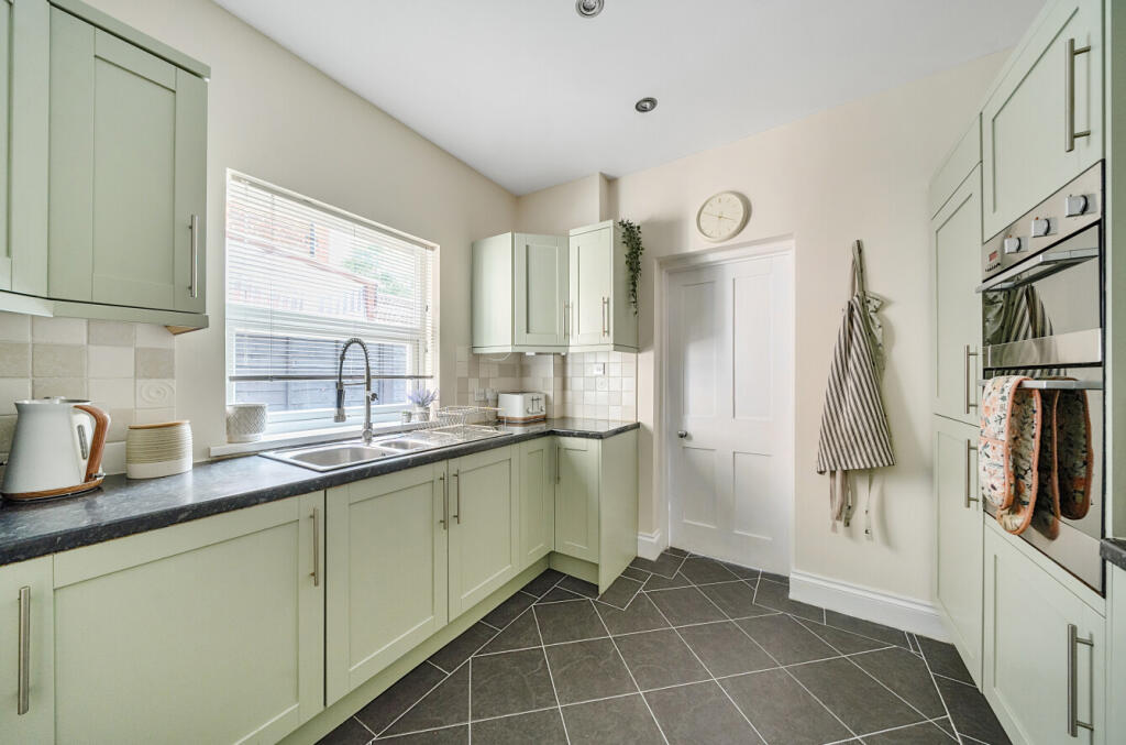 1298957-9-68309a5...