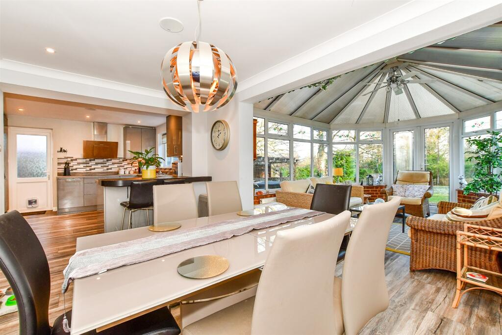 Kitchen/ Dining Area