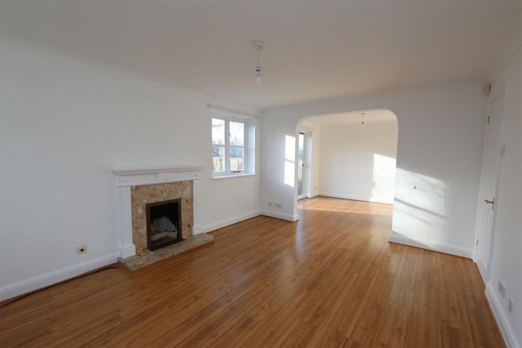 LIVING ROOM / DINING ROOM