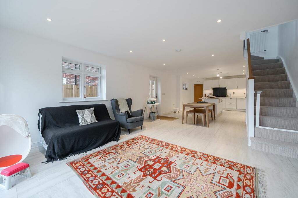 Lounge &amp; Dining Area