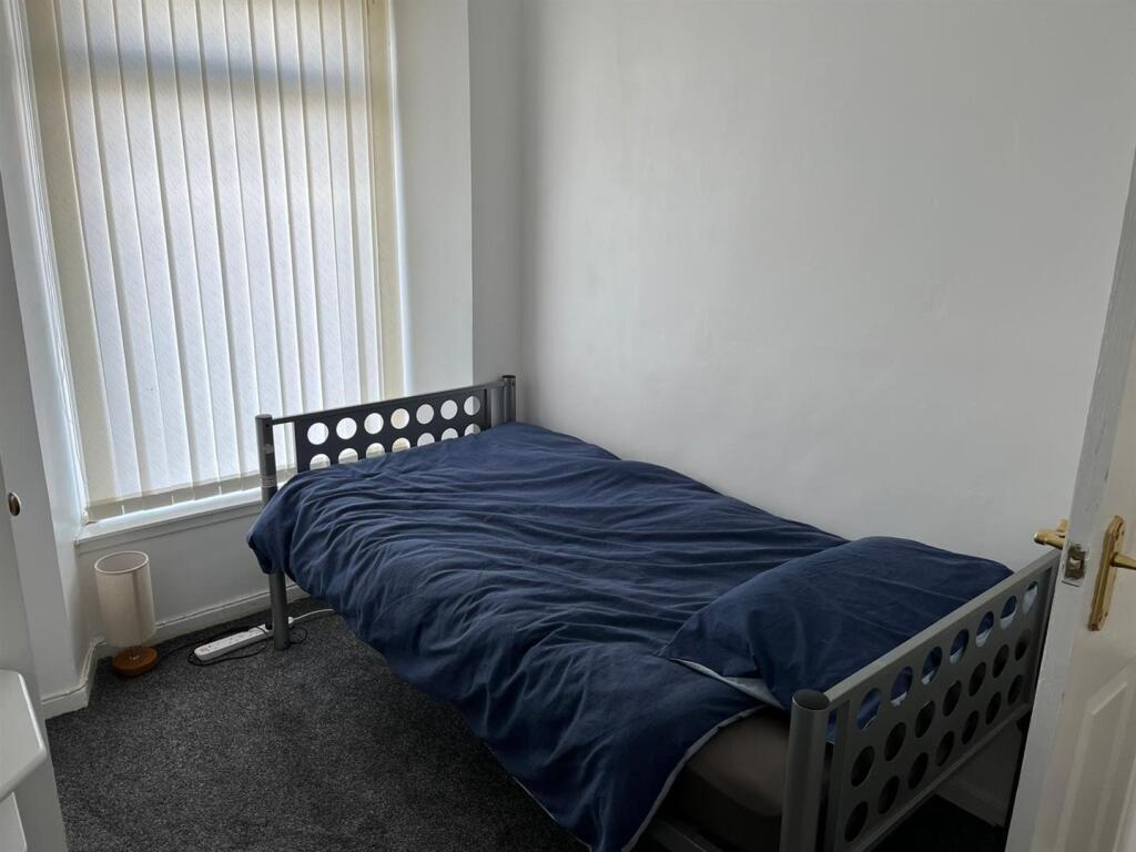 Bedroom 1.jpg