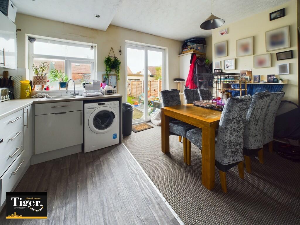 CAM02176G0-PR0303...