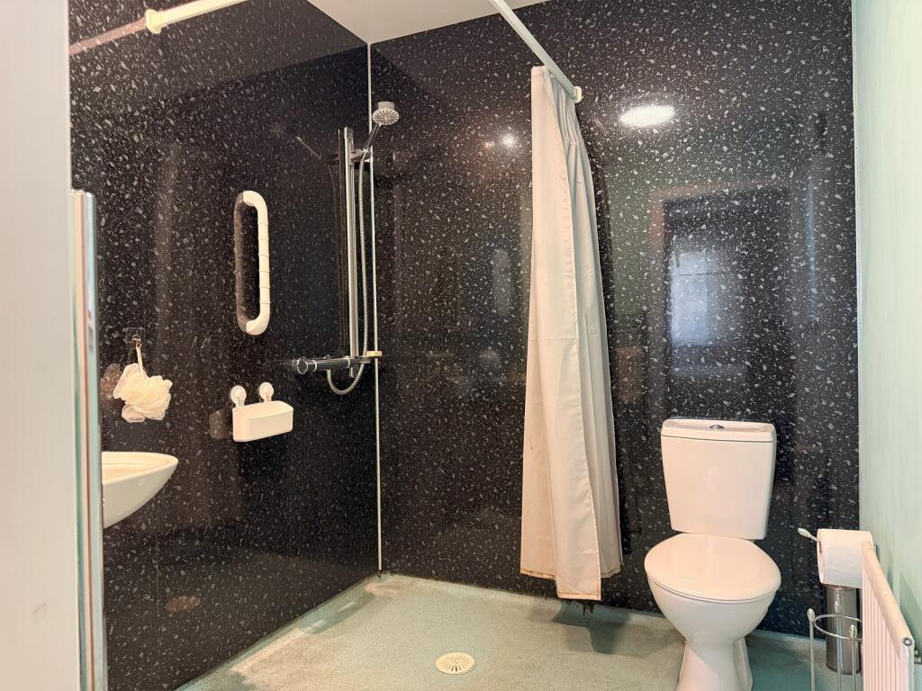 Principal Bedroom En Suite