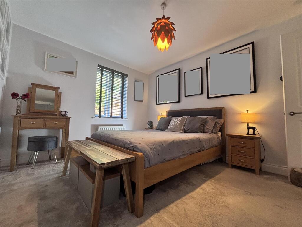 The Comptons Bed 22 TU.jpg