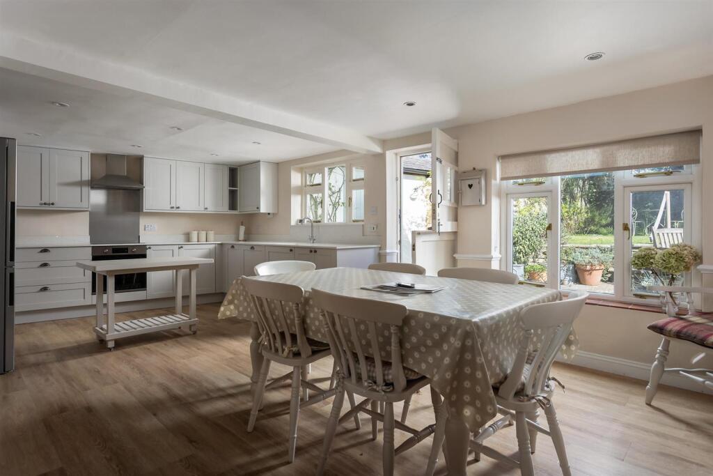 32 - Kates Cottage - GL54 3HE - Web.jpg