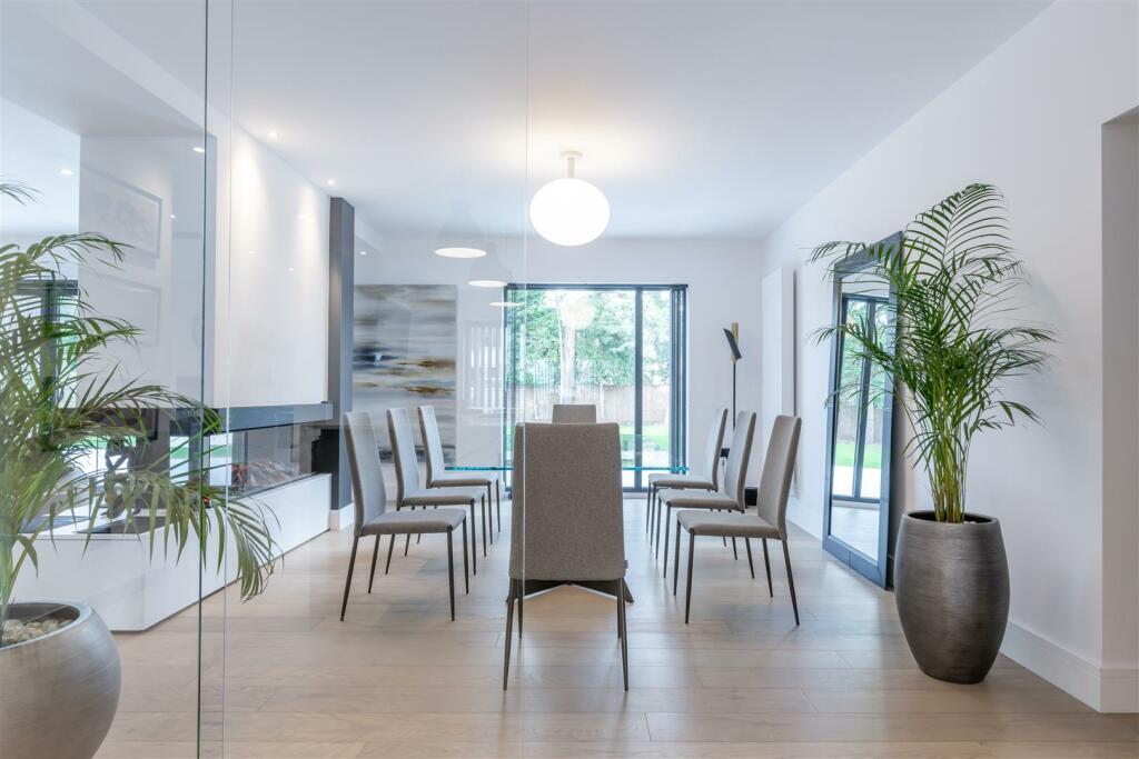 Formal Dining