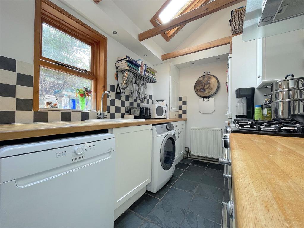 Kitchen (2).jpeg