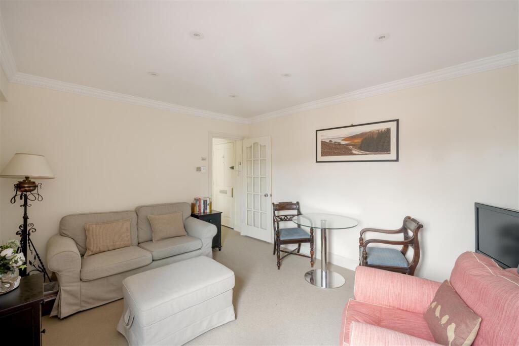 Flat 26, Tennyson House-3_Hi.jpg