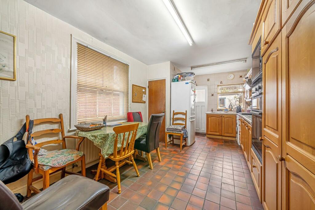Dine in kitchen.jpg