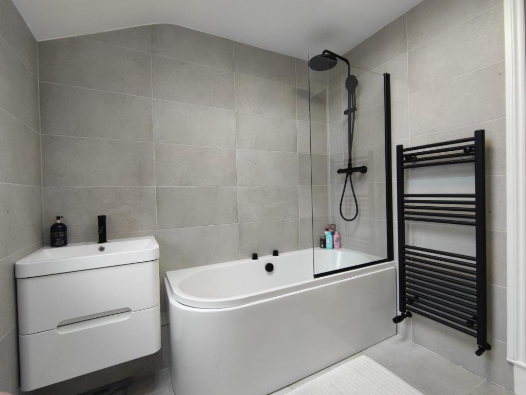 Bathroom Aspect 2
