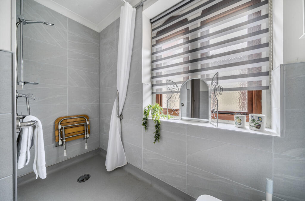 1306021-28-684206...