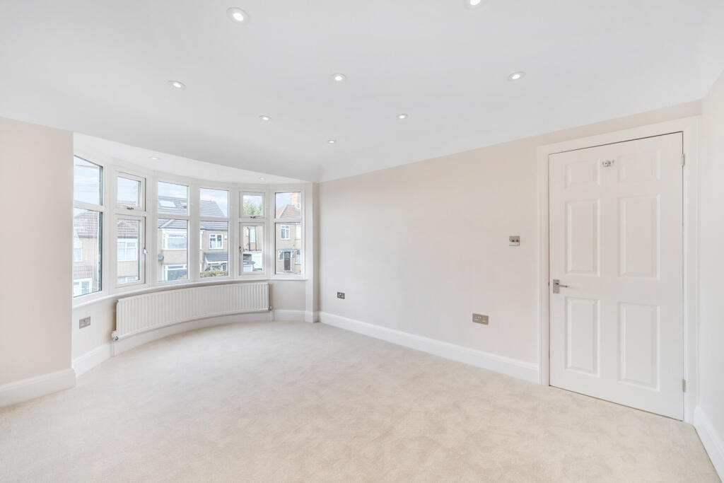 1372476-15-68f8f5...