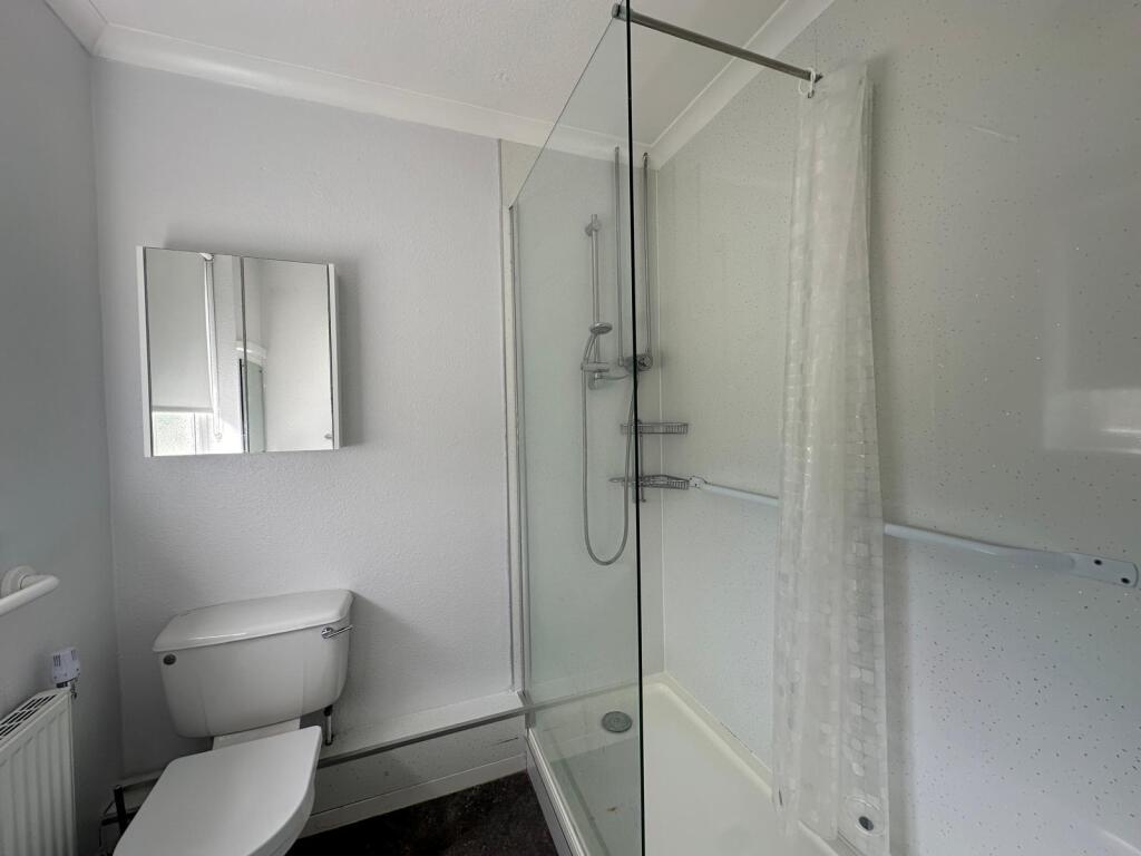 7. BATHROOM.JPG