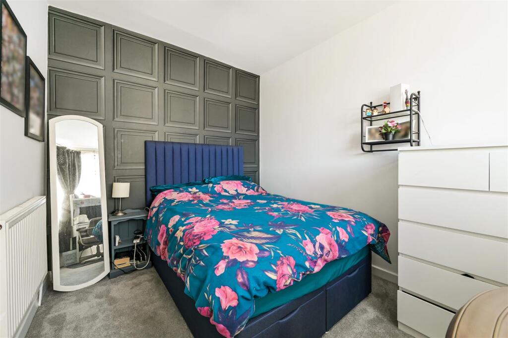 Bedroom 1.jpg
