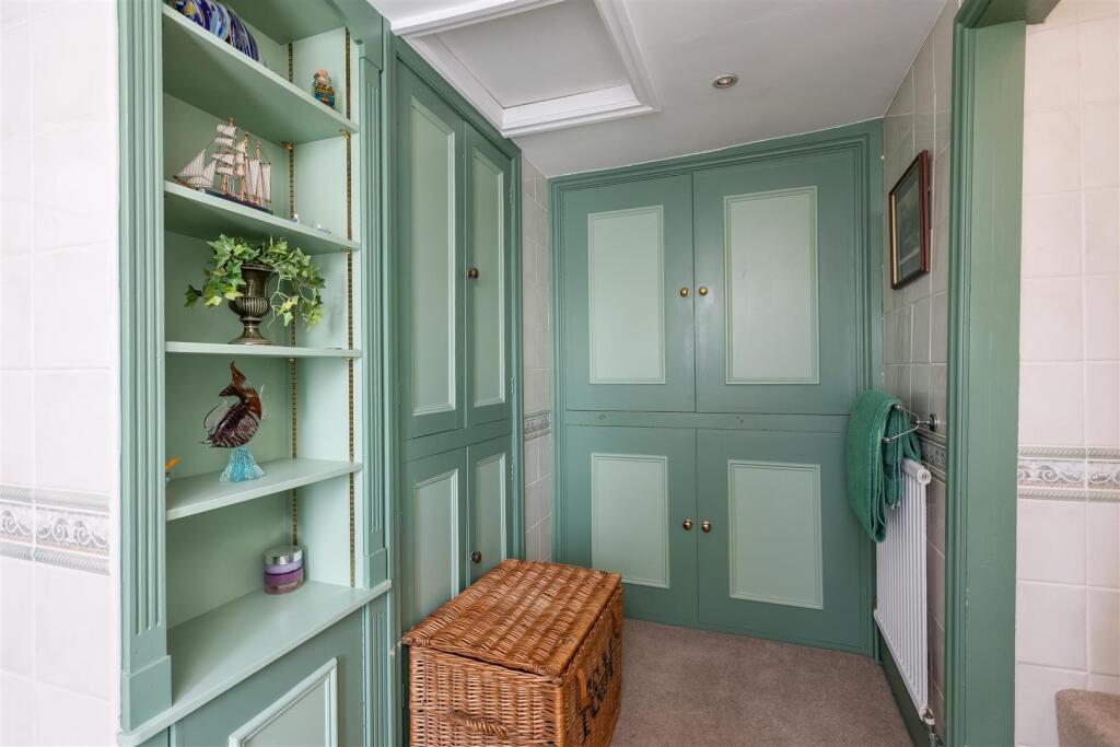 Rockery Cottage Bedroom 1-5.jpg