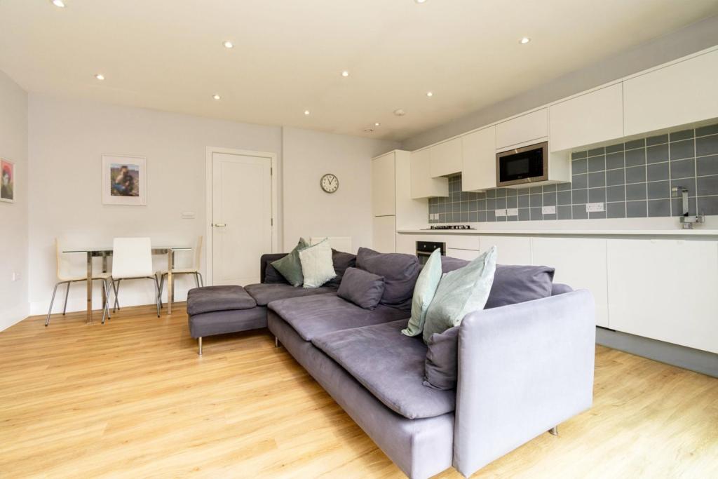 Lounge / Kitchen