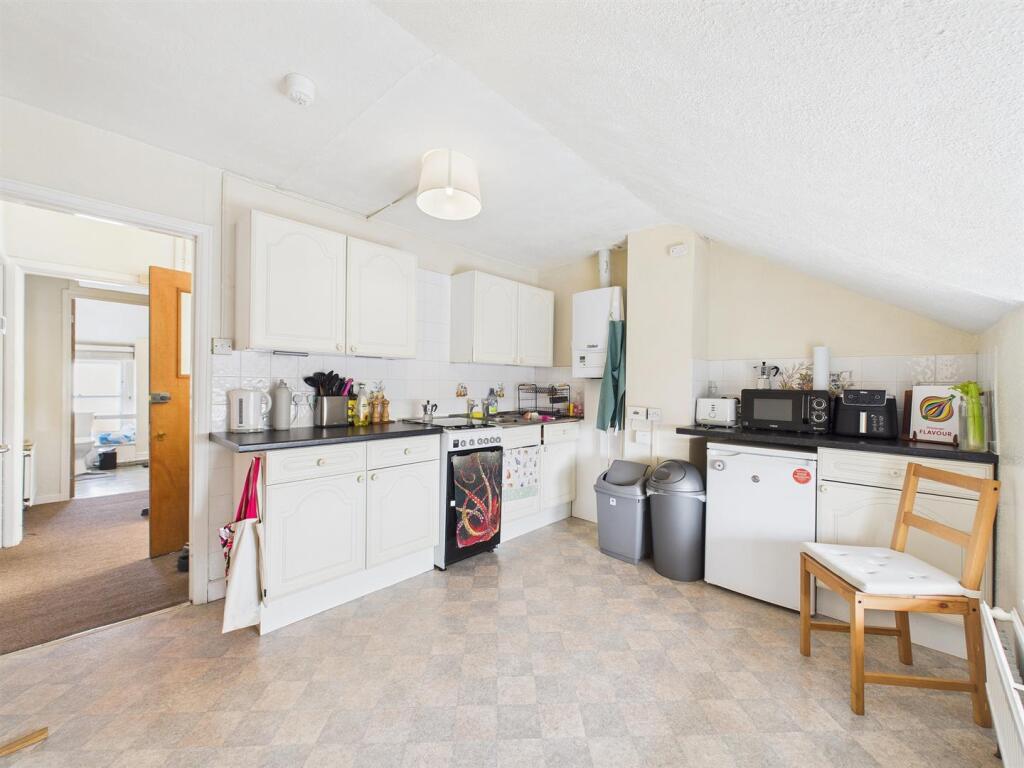 16 - Manor Park Redlenad.jpg