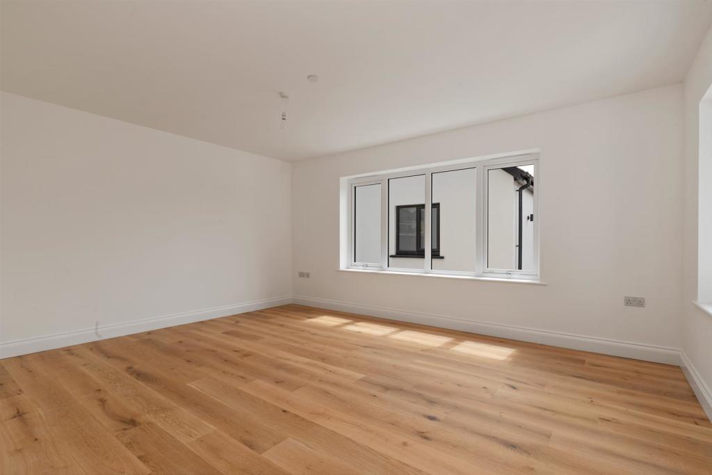 8 Ashmoor Gardens WWP - Final Edits-5.jpg