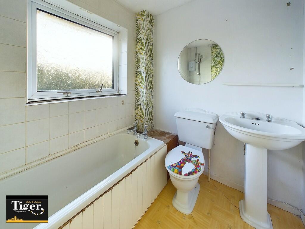 CAM02176G0-PR0415...