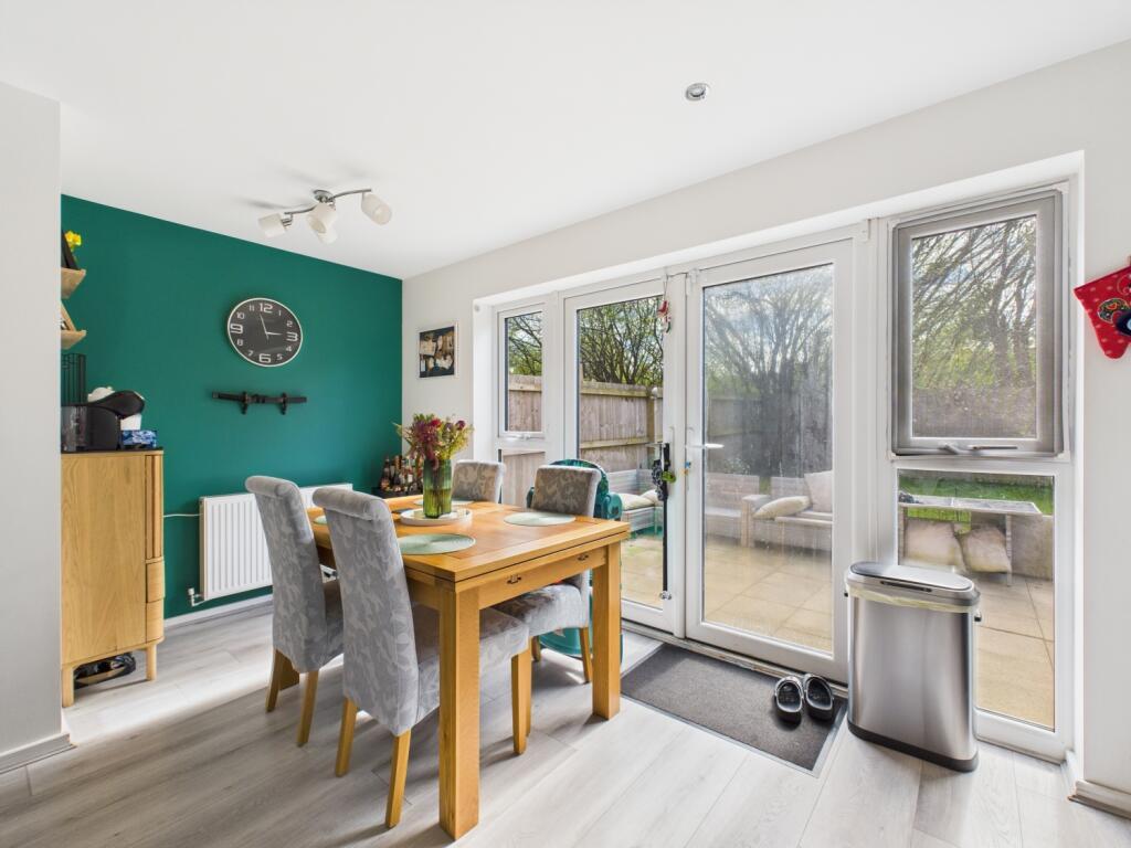 CAM03729G0-PR0025-STILL010