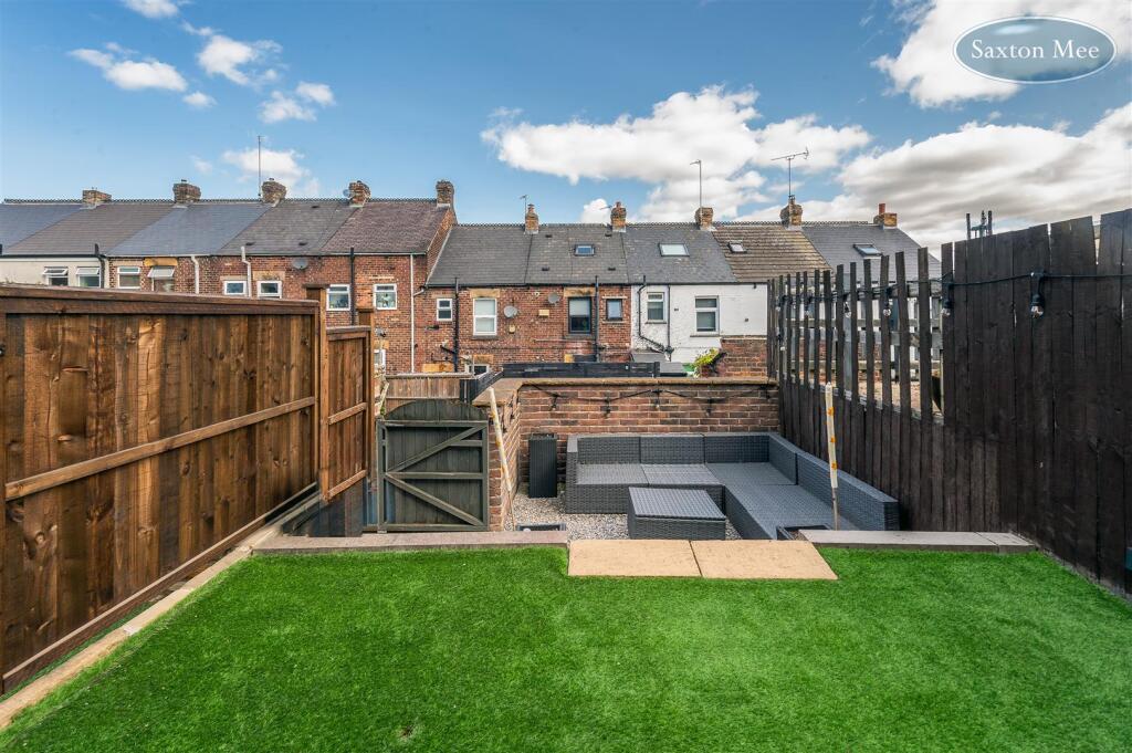 carr rd - garden 8795.jpg