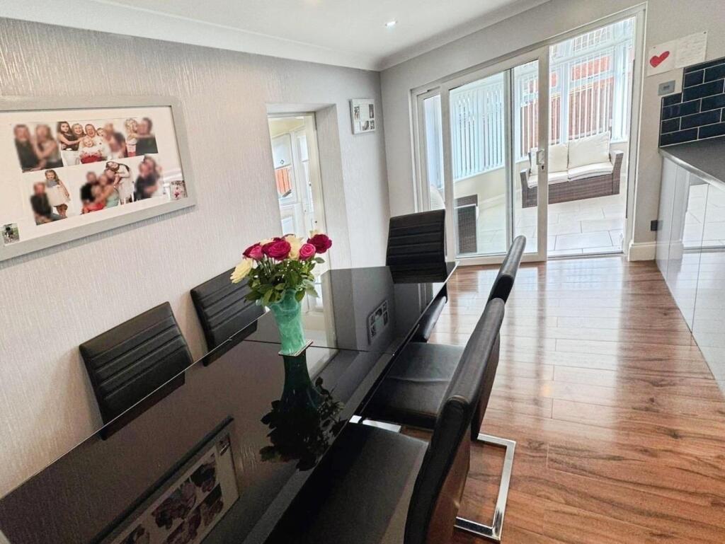 Dining Area 1