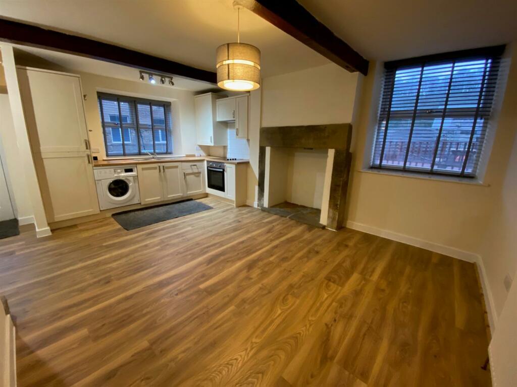 KITCHEN 1.jpg