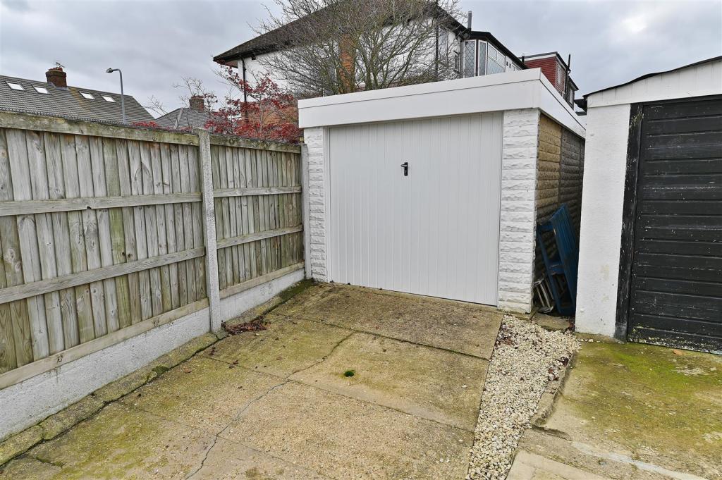 Detached Garage